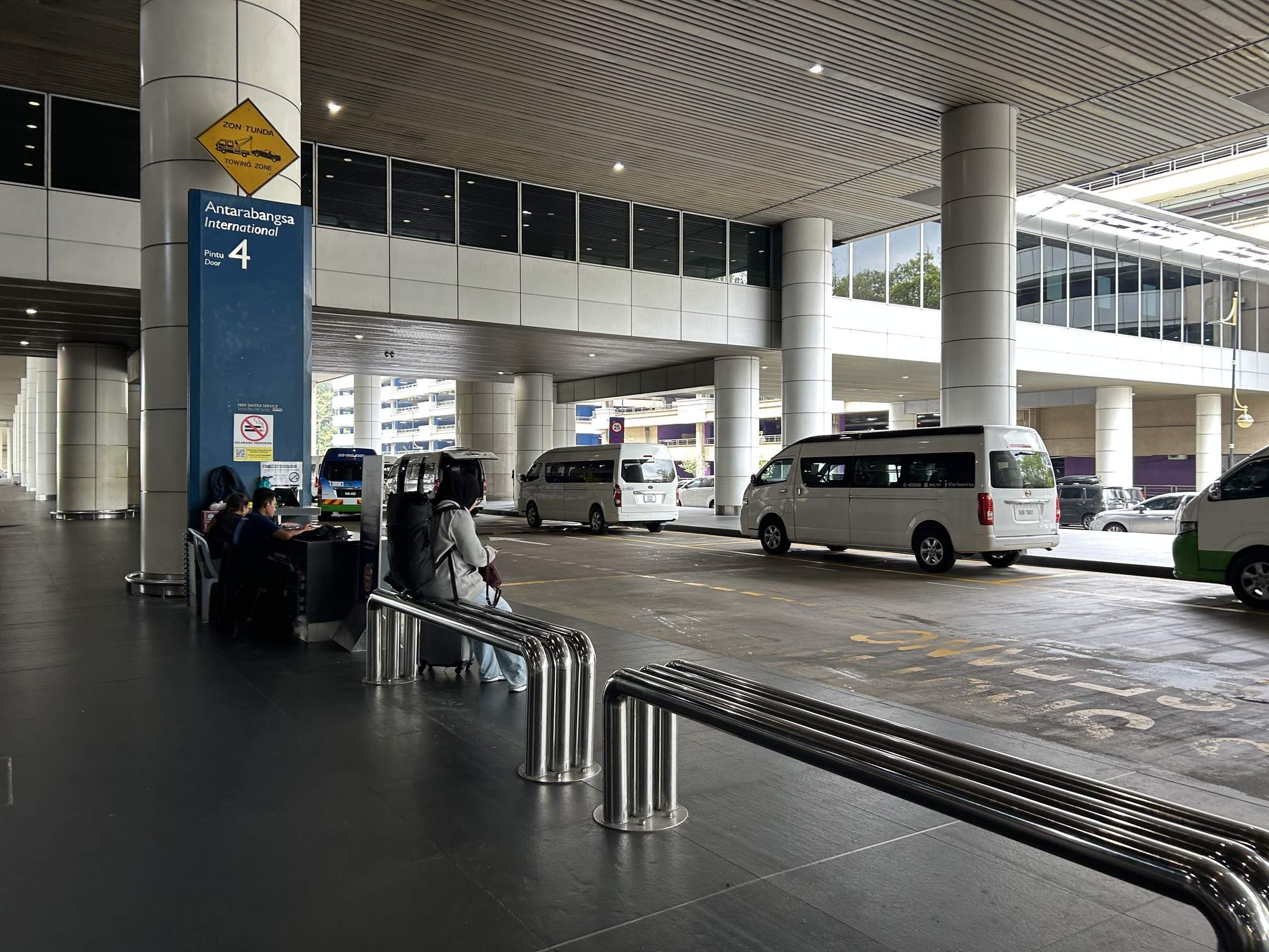 KLIA T1 Shuttle Bus Gate 4