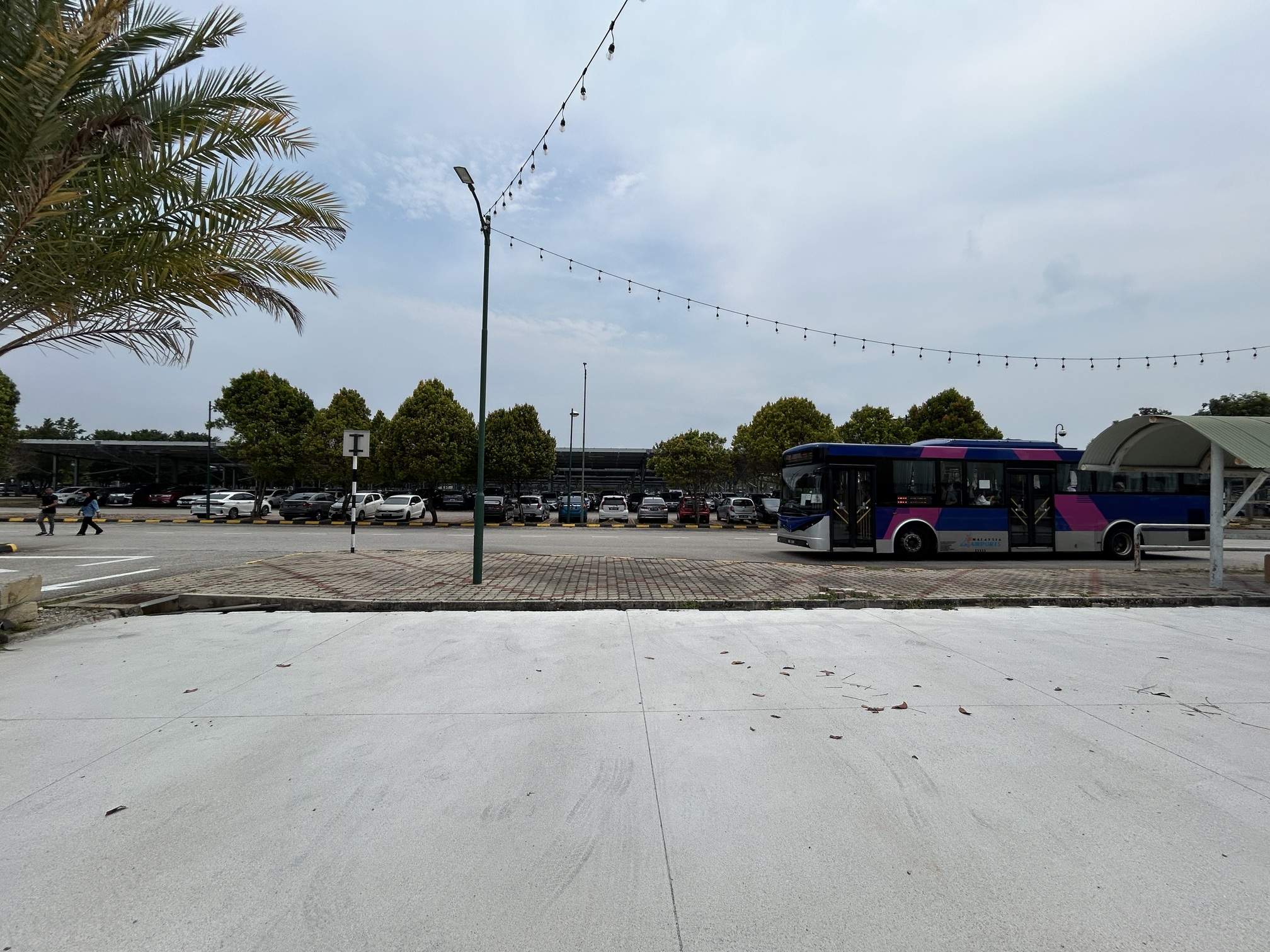 KLIA Shuttle Bus LTCP Pasport stop